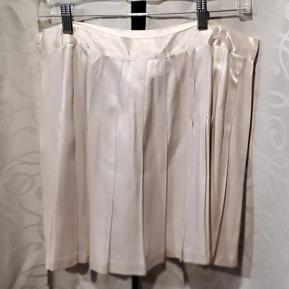 Creamy Soft Short Pleated Skirt - Marmie West - Size 13